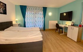 Privatzimmer Im Apartment - Apple Tv Netflix Kingsize Bett Arbeitsplatz Naehe Hbf
